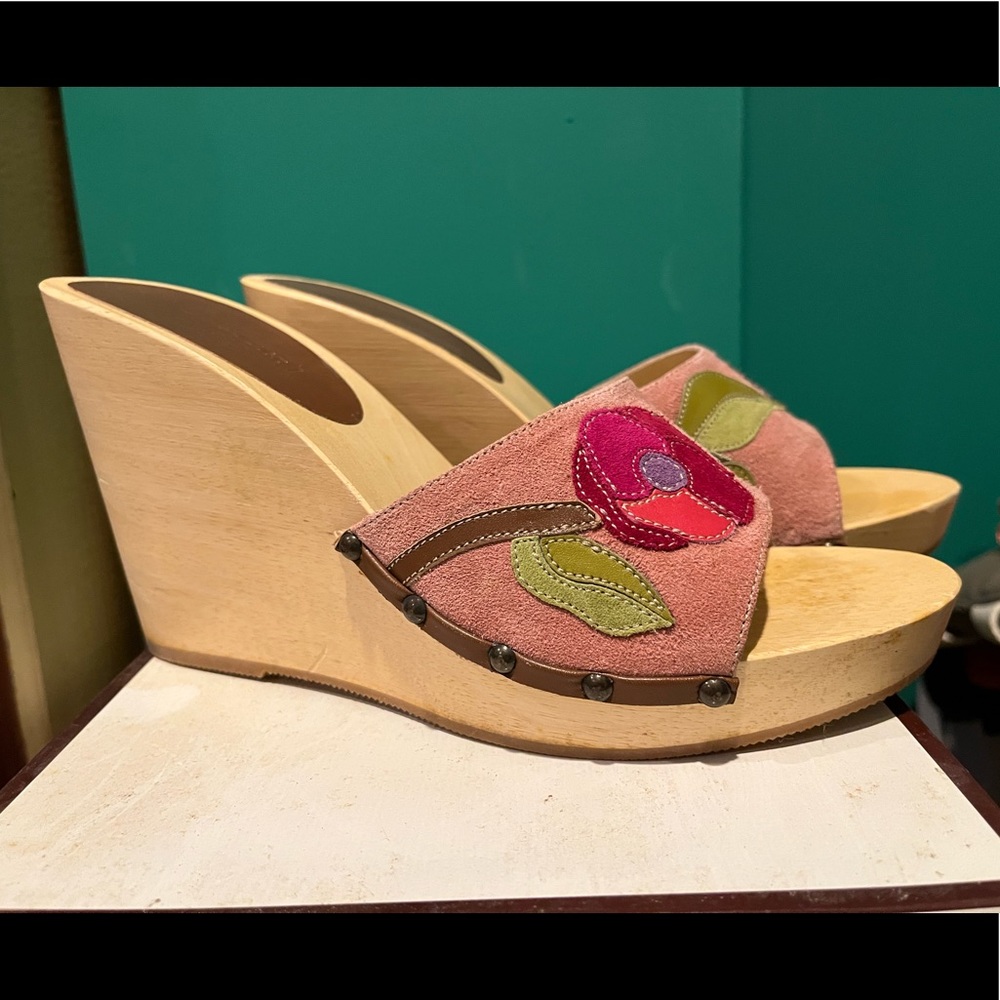 Coach Melaney in limited edition poppy, size 9.5